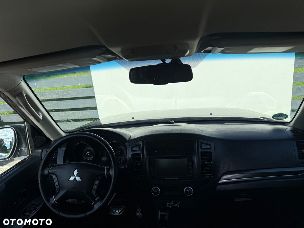 Mitsubishi Pajero 3.2 DI-D Automatik Limited Edition - 24