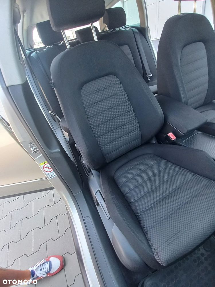 Volkswagen Passat 1.9 TDI DPF BlueMotion - 37