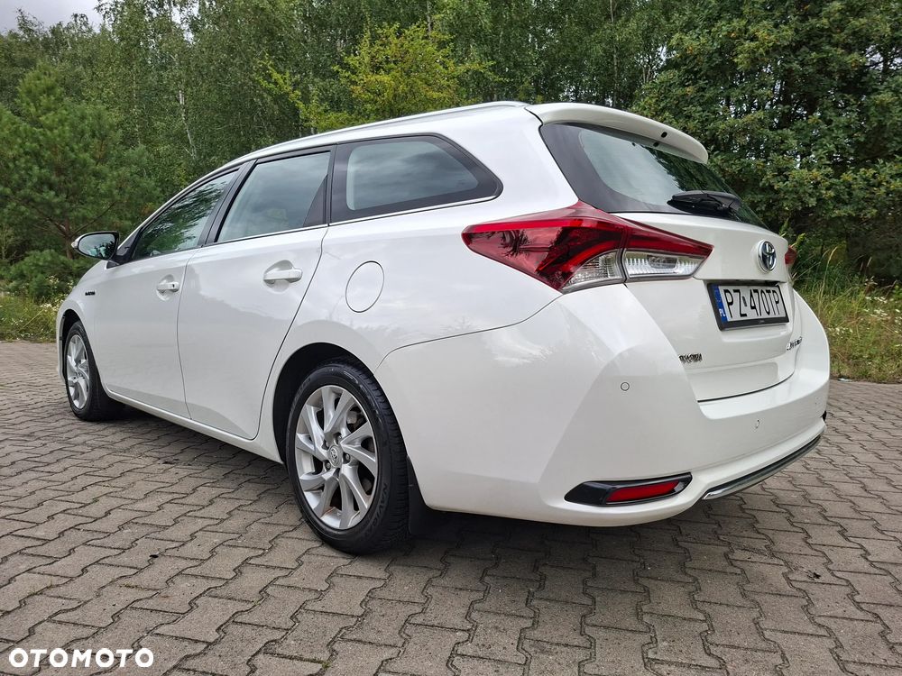 Toyota Auris Hybrid 135 Comfort - 4