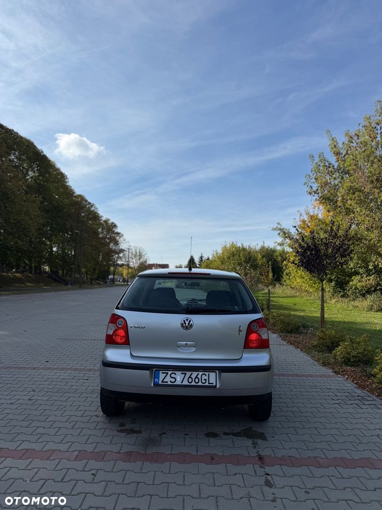 Volkswagen Polo 2003 photo 2