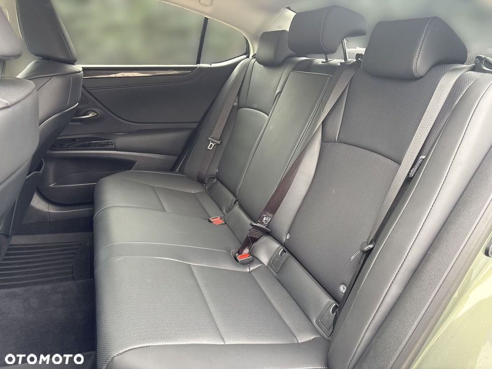 Lexus ES 300h Business Edition - 12