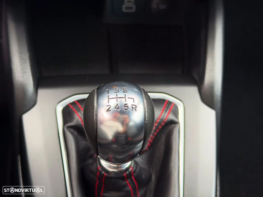 Ford Focus 1.0 EcoBoost MHEV ST-Line - 19