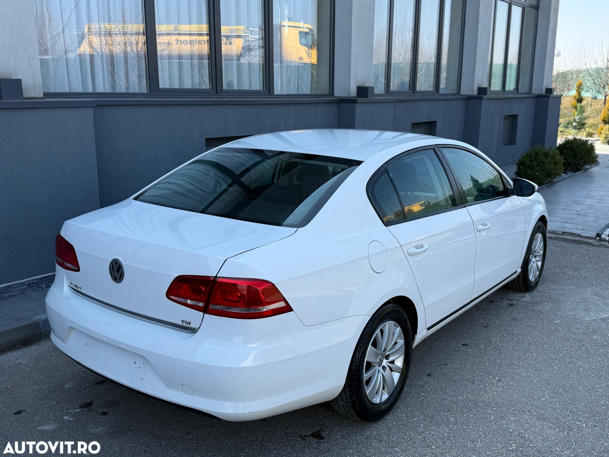 Volkswagen Passat - 13