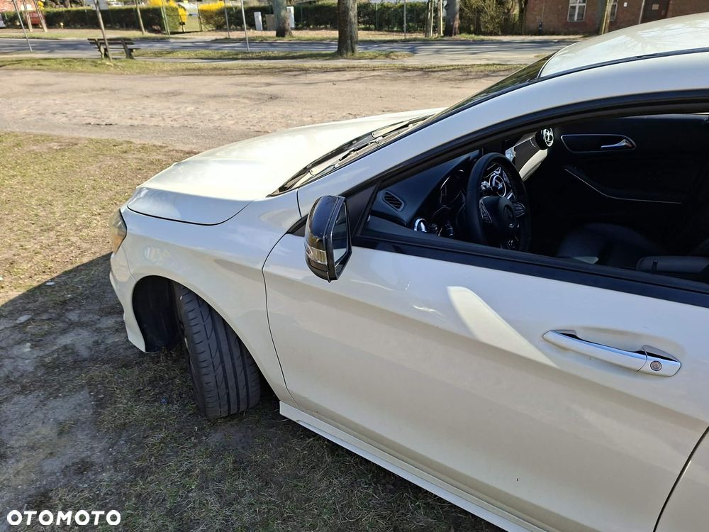 Mercedes-Benz CLA 250 7G-DCT UrbanStyle Edition - 10