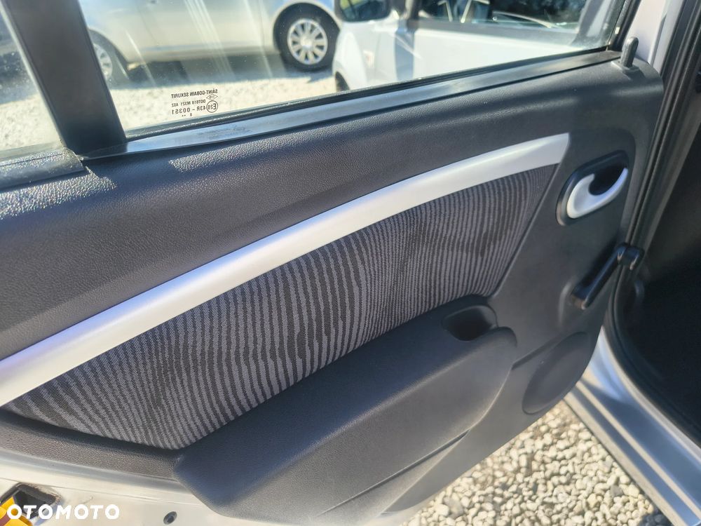 Dacia Sandero 1.6 MPI Laureate - 15