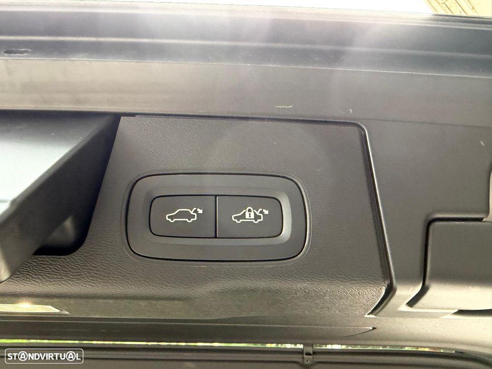 Volvo XC 60 T6 AWD Recharge Plus Black Edition - 34