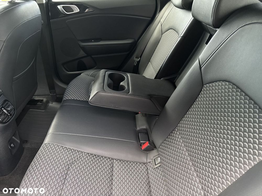 Kia XCeed - 12