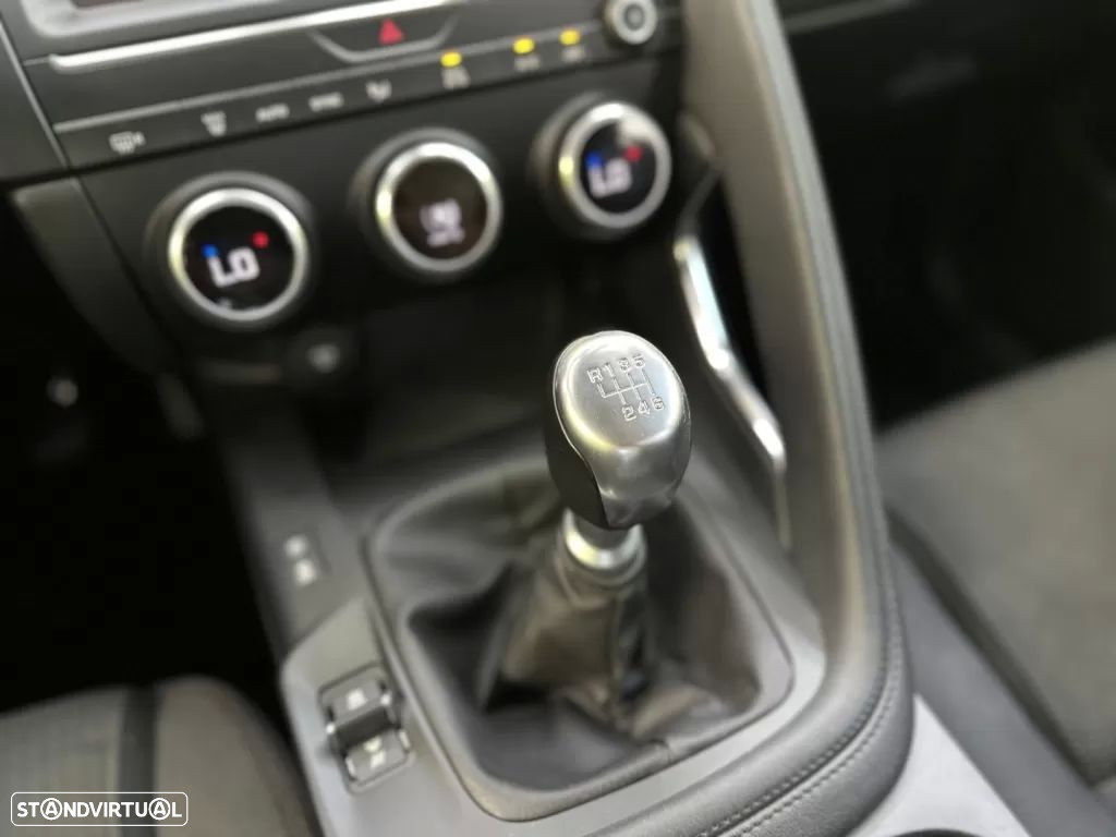 Jaguar E-Pace 2.0 i4D - 23