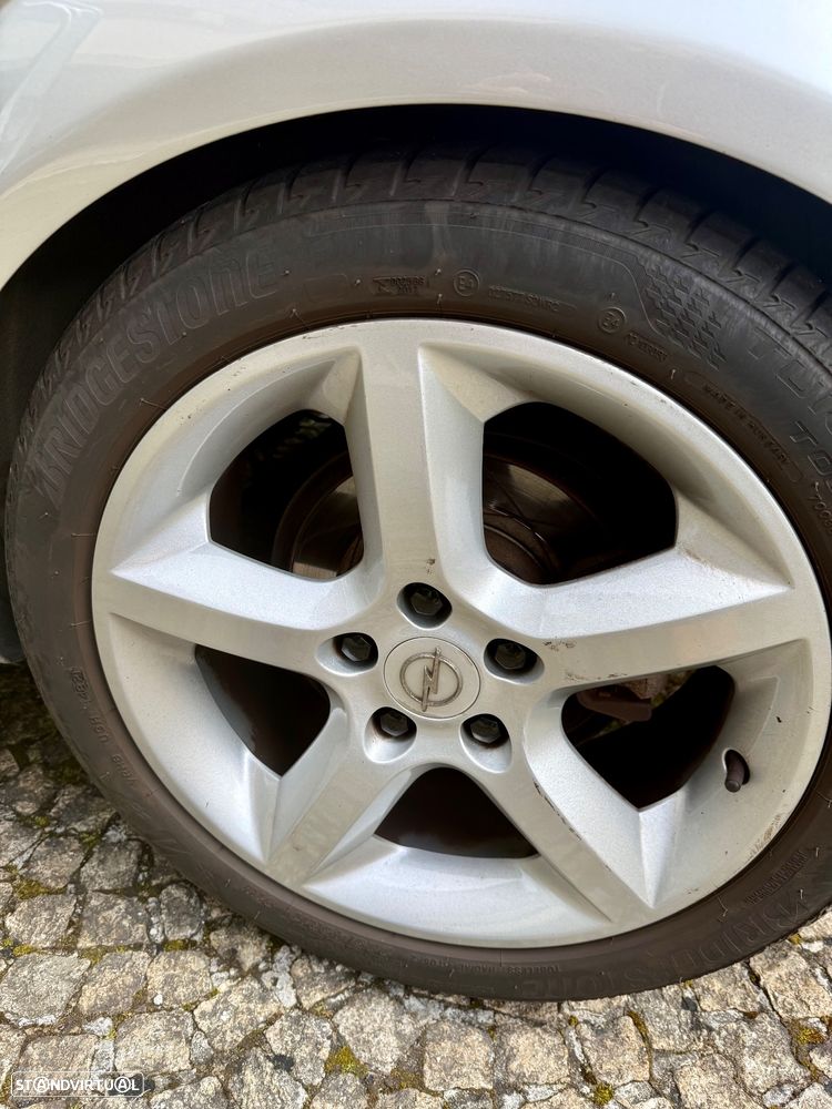 Opel Astra GTC 1.9 CDTI - 24