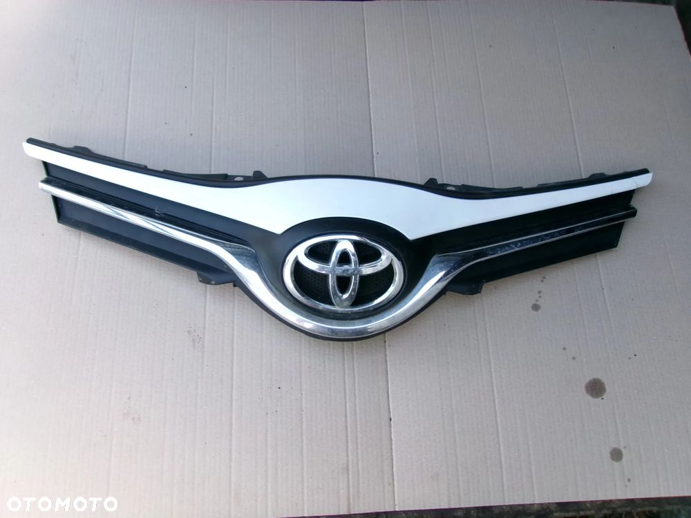 ATRAPA GRILL TOYOTA YARIS III  14-17  040 - 1