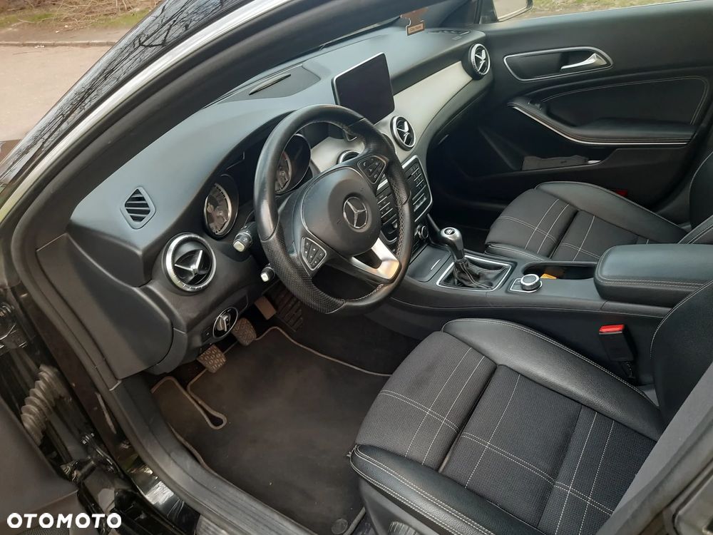 Mercedes-Benz CLA 180 - 8