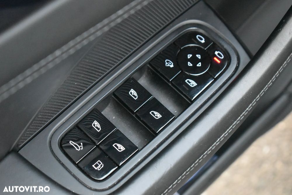 Porsche Panamera 4 E-Hybrid - 12