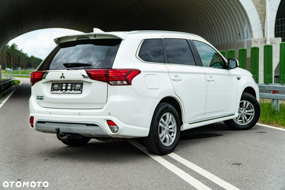 Mitsubishi Outlander 2.4 4WD Plus - 22