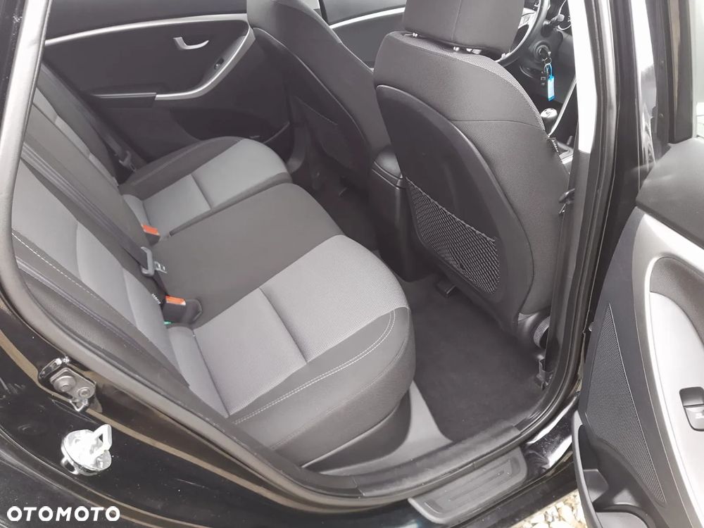 Hyundai i30 i30cw 1.6 CRDi Fifa World Cup Edition - 6