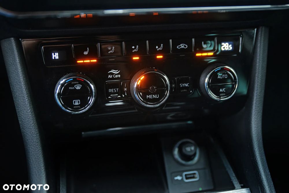 Skoda Superb 2.0 TDI DSG L&K - 34