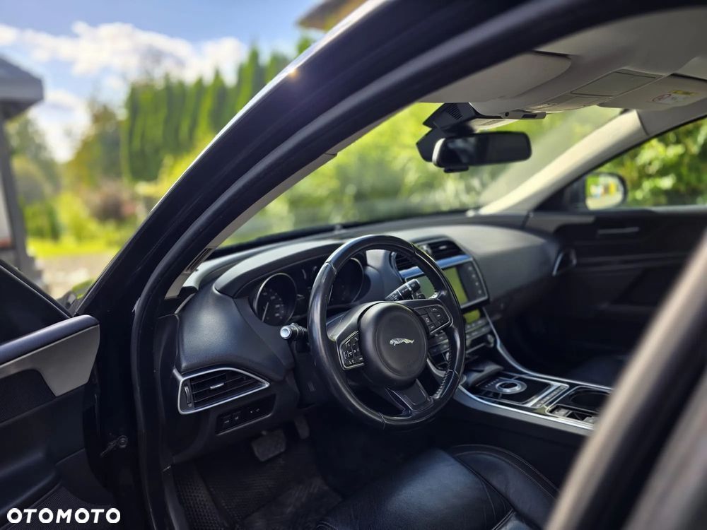 Jaguar XE 2.0 D Prestige - 14