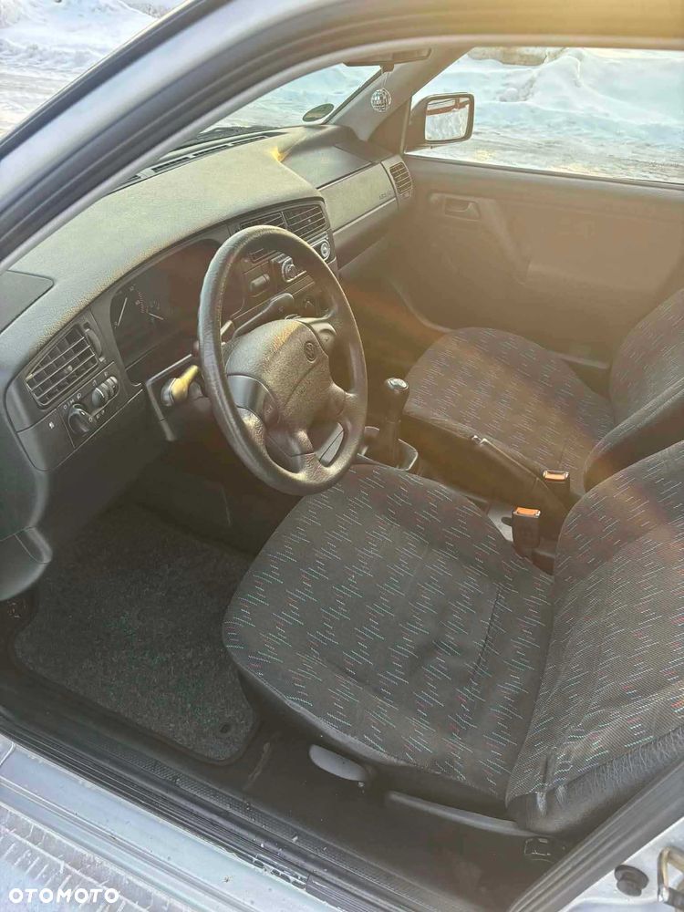 Volkswagen Golf - 6