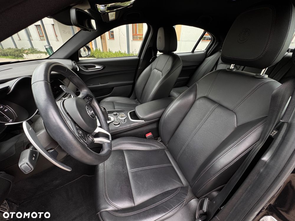 Alfa Romeo Giulia 2.0 Turbo 16V AT8 Veloce - 11