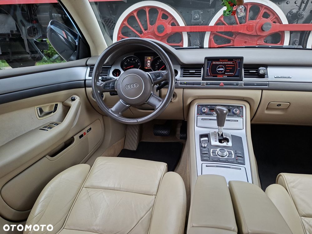 Audi A8 4.2 Quattro - 31