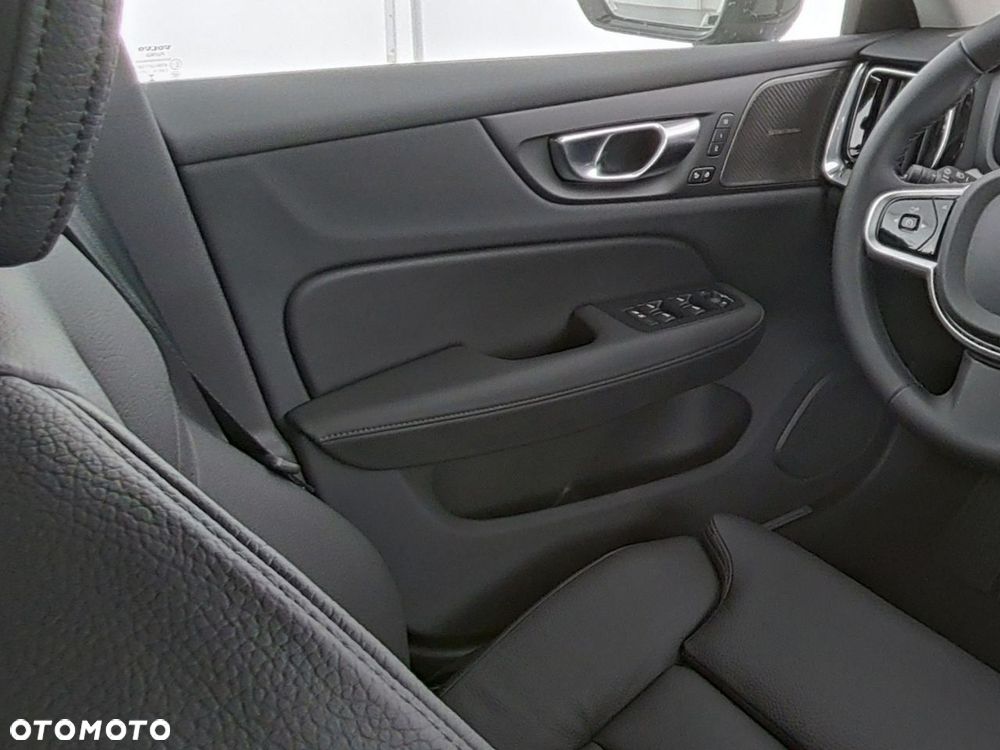 Volvo V60 B4 B DKG Plus Dark - 12