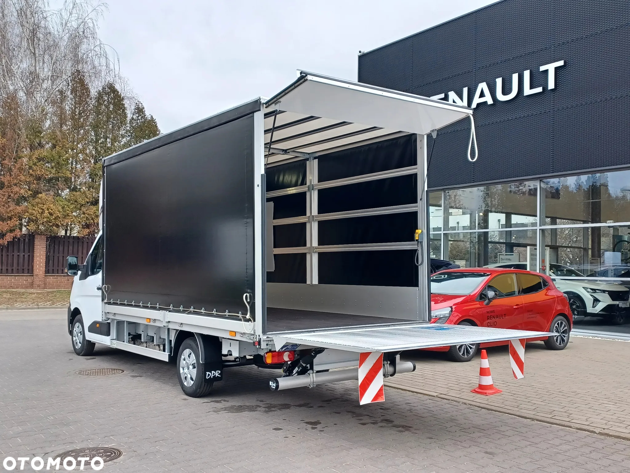 Renault Master skrzynia z windą - 10
