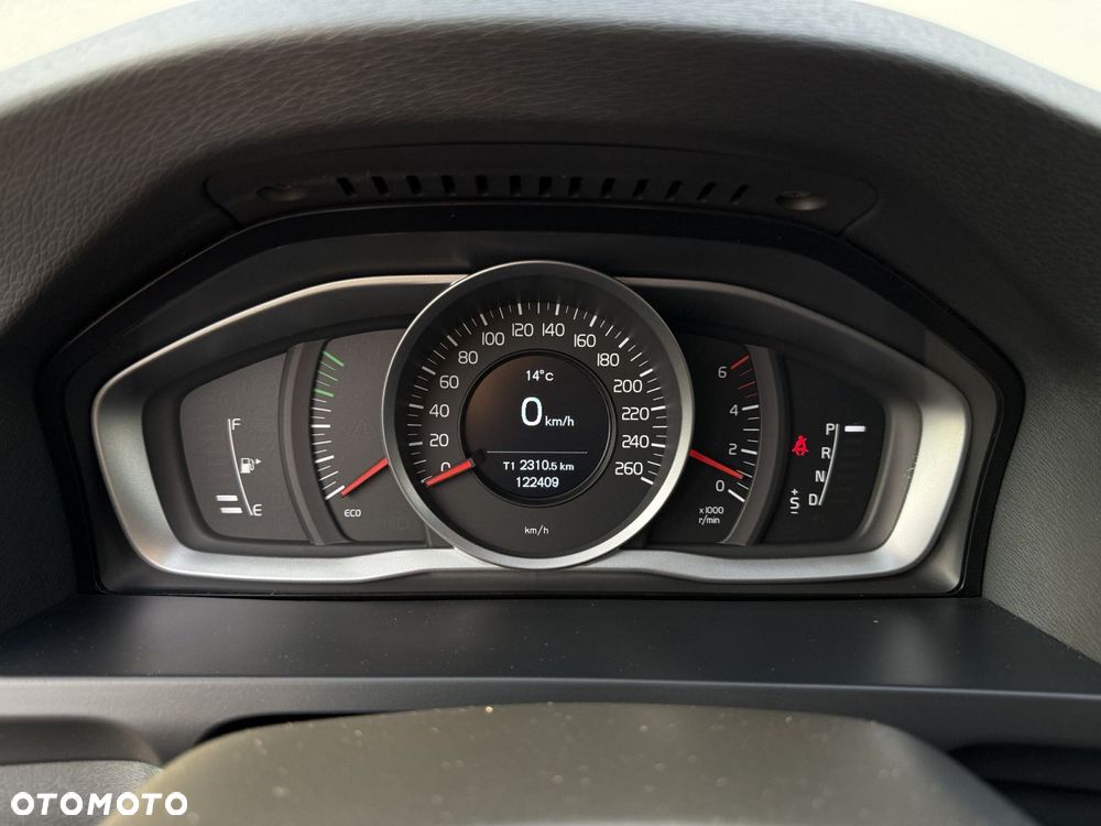 Volvo V60 Cross Country - 13