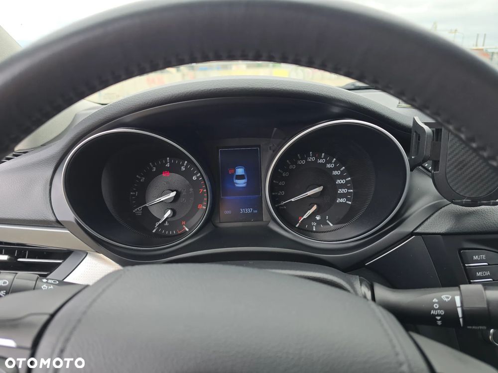 Toyota Avensis 1.8 Premium MS - 12