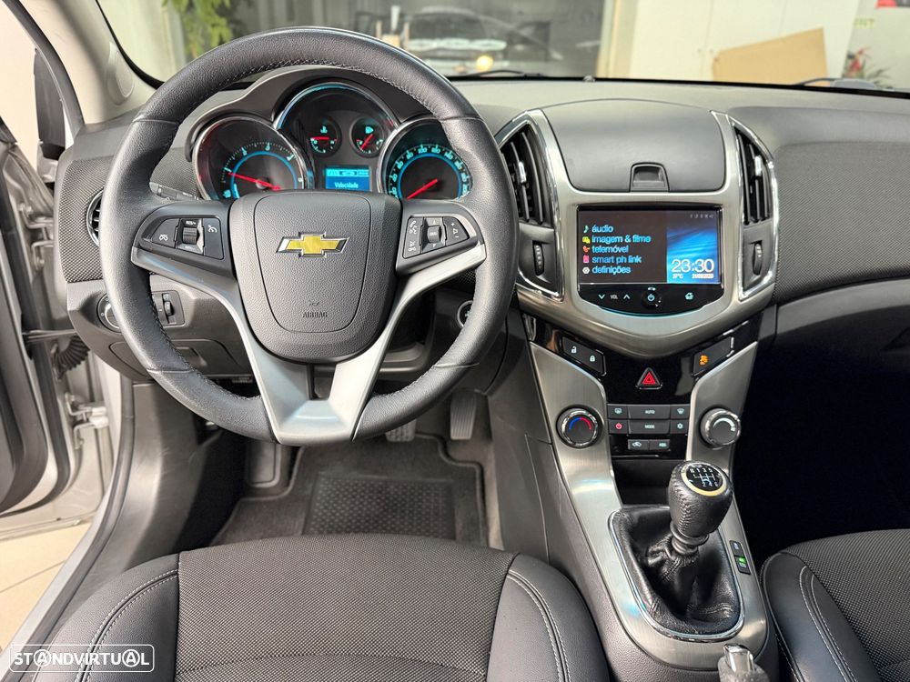 Chevrolet Cruze SW 1.7 VCDi LTZ - 17