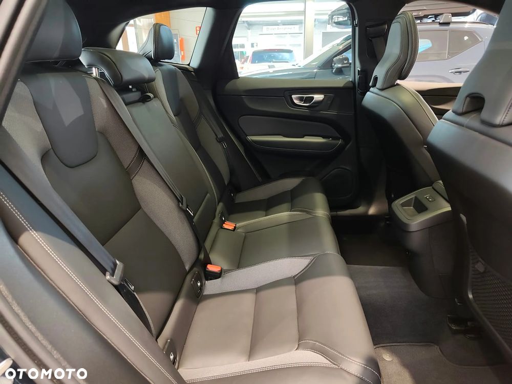 Volvo XC 60 B5 B AWD Ultimate Dark - 23