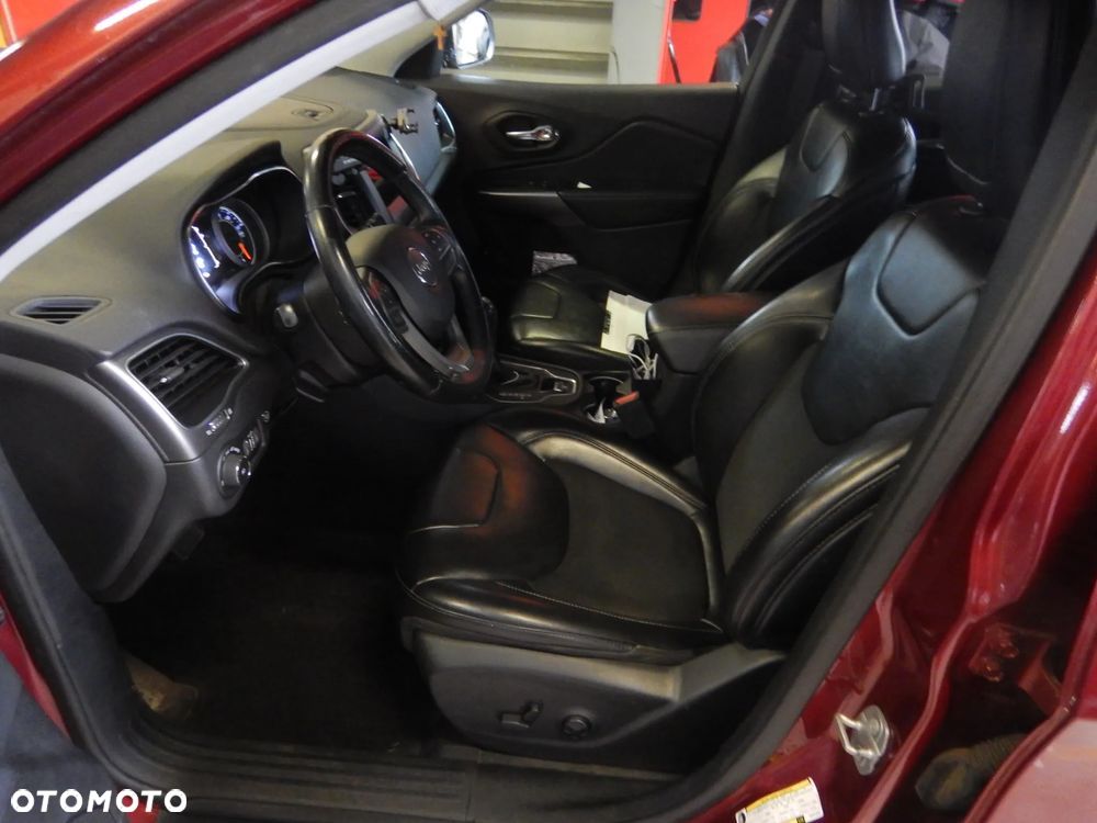 Jeep Cherokee - 14