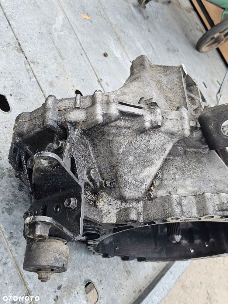 SKRZYNIA BIEGÓW TOYOTA AVENSIS T25 2.2 D4D D-CAT 07 2AD - 6