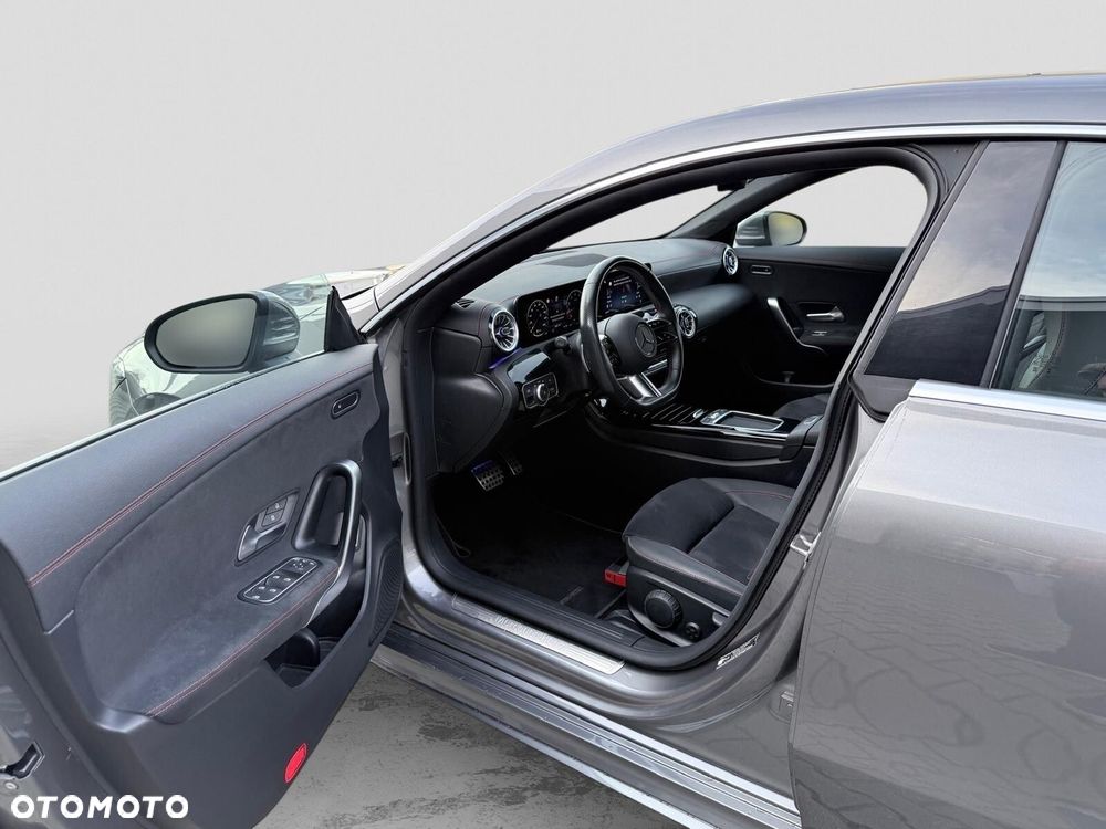 Mercedes-Benz CLA 200 AMG Line 7G-DCT - 12