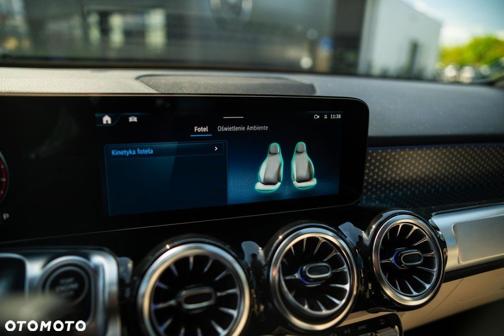 Mercedes-Benz GLB 200 Progressive 7G-DCT - 24