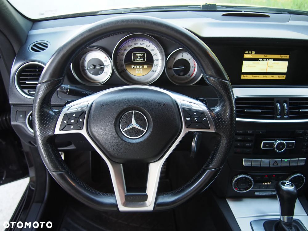 Mercedes-Benz Klasa C 220 CDI DPF (BlueEFFICIENCY) 7G-TRONIC Avantgarde - 20
