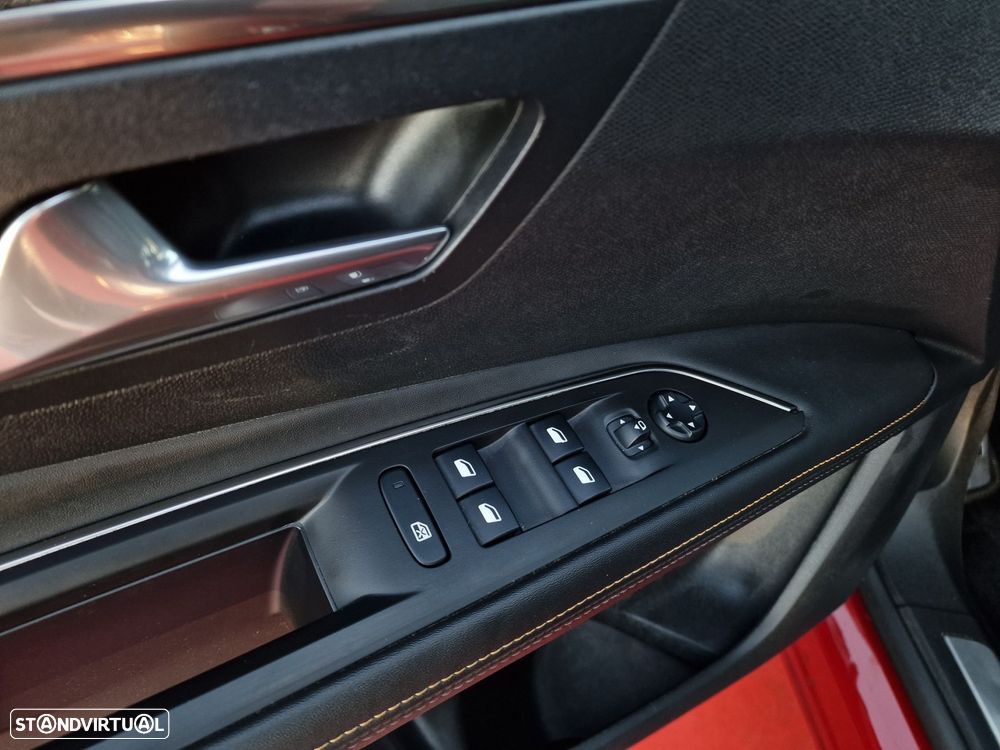 Peugeot 3008 Hybrid 225 e-EAT8 Roadtrip - 12