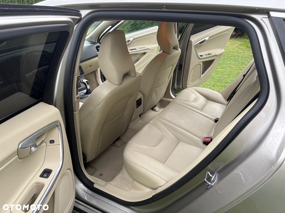 Volvo V60 D4 Drive-E Momentum - 15