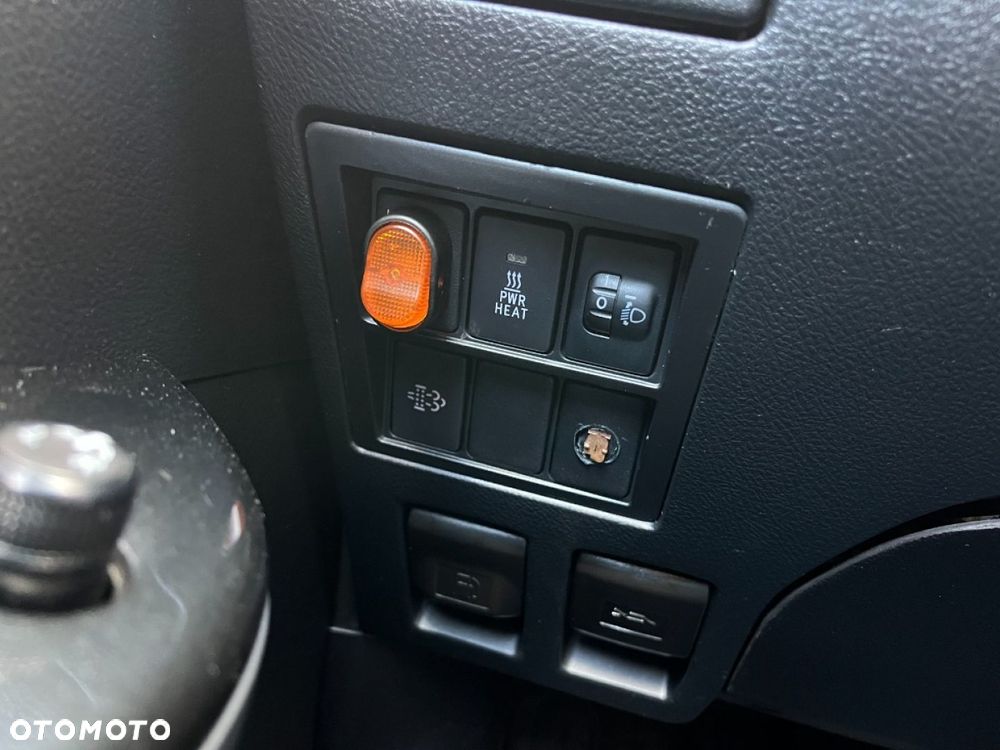 Toyota Hilux 4x4 Double Cab Autm Executive - 18