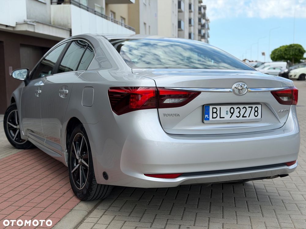Toyota Avensis 1.8 Active - 10