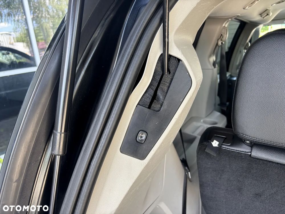 Chrysler Town & Country 3.6 Limited - 38