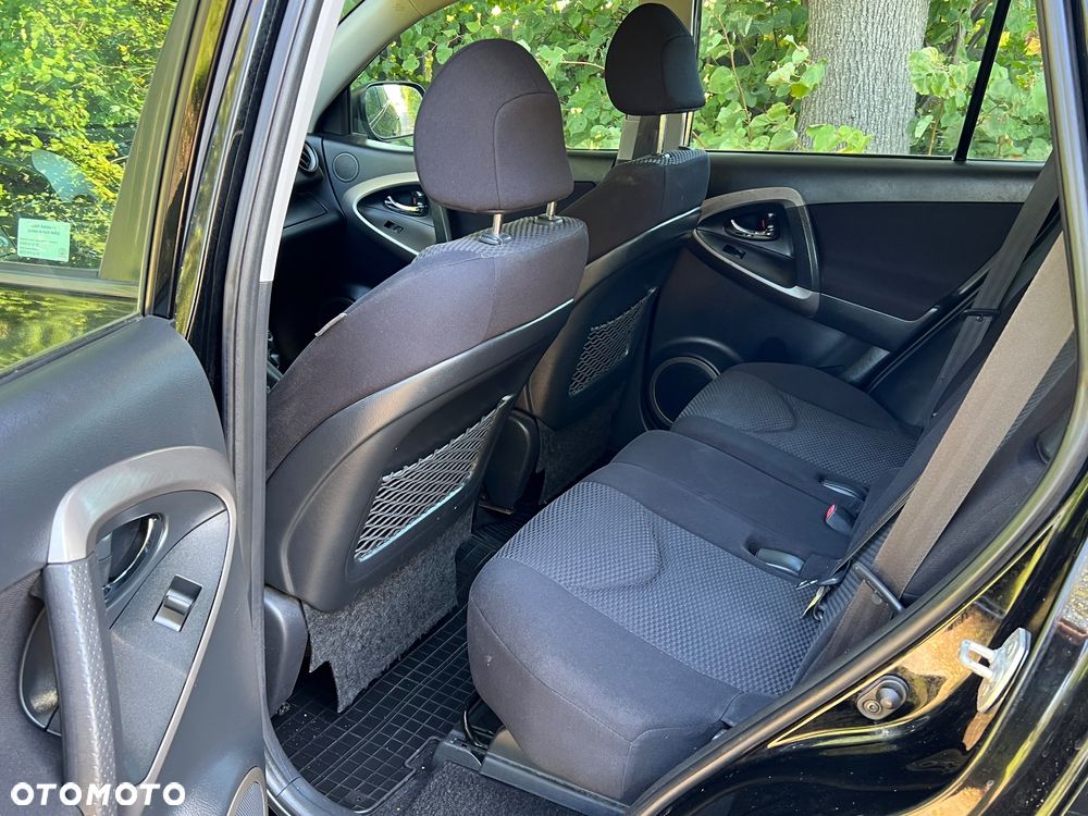 Toyota RAV4 2.2 D-4D Premium - 37