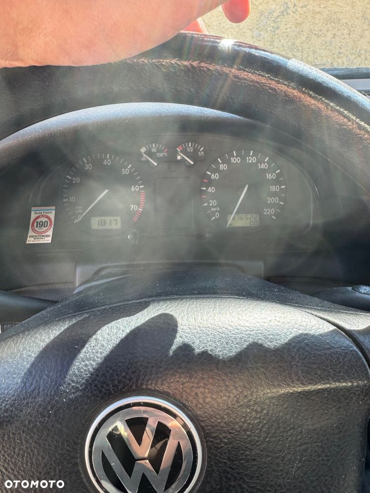 Volkswagen Passat - 12