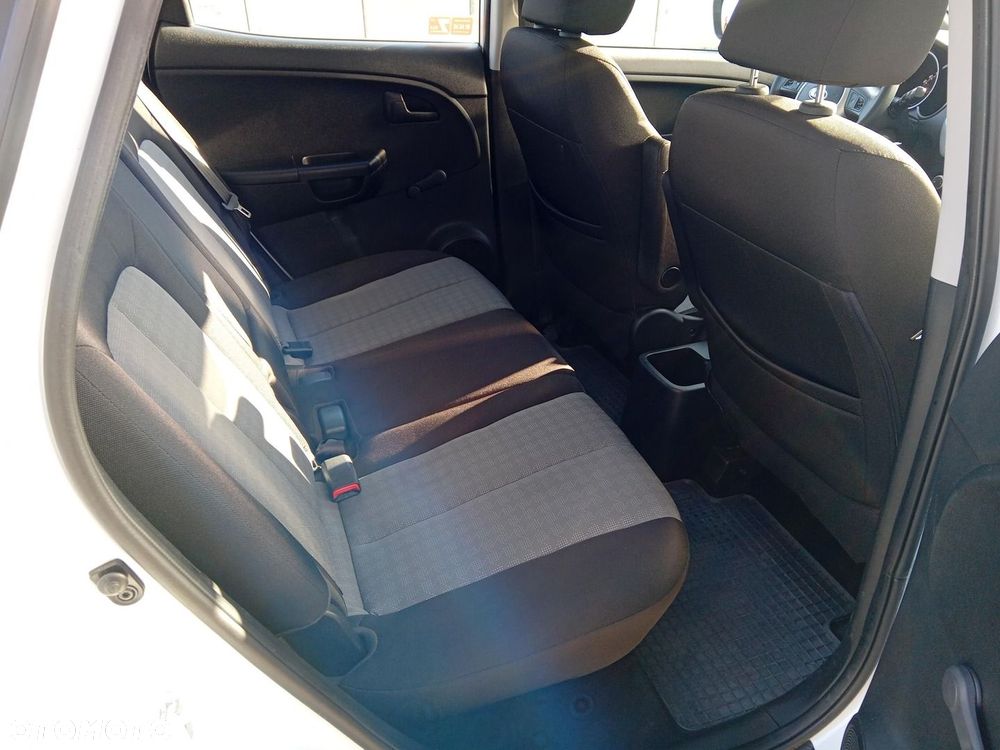 Kia Venga 1.4 Smart - 11