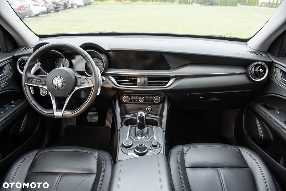 Alfa Romeo Stelvio 2.0 Turbo 16V AT8-Q4 Executive - 6