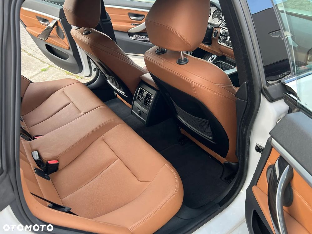 BMW Seria 4 ver-m440i-gran-coupe - 10