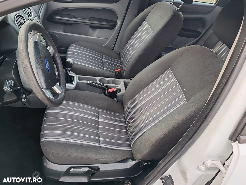 Ford Focus - 8
