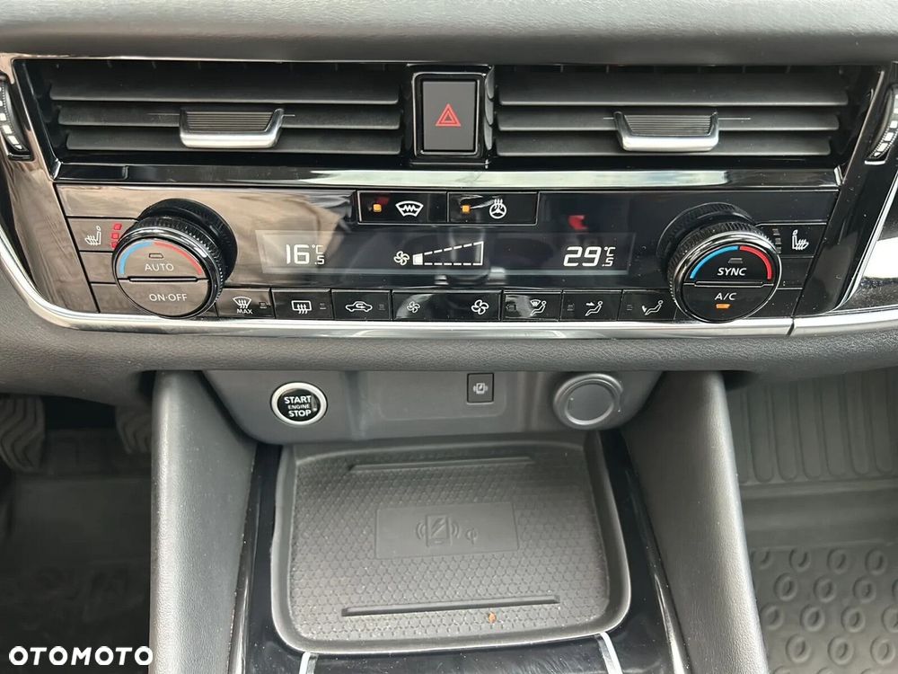 Nissan Qashqai 1.3 DIG-T MHEV Premiere Edition - 30