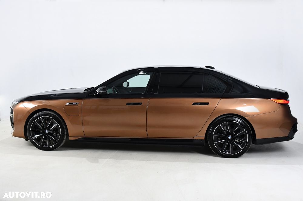 BMW i7 - 8