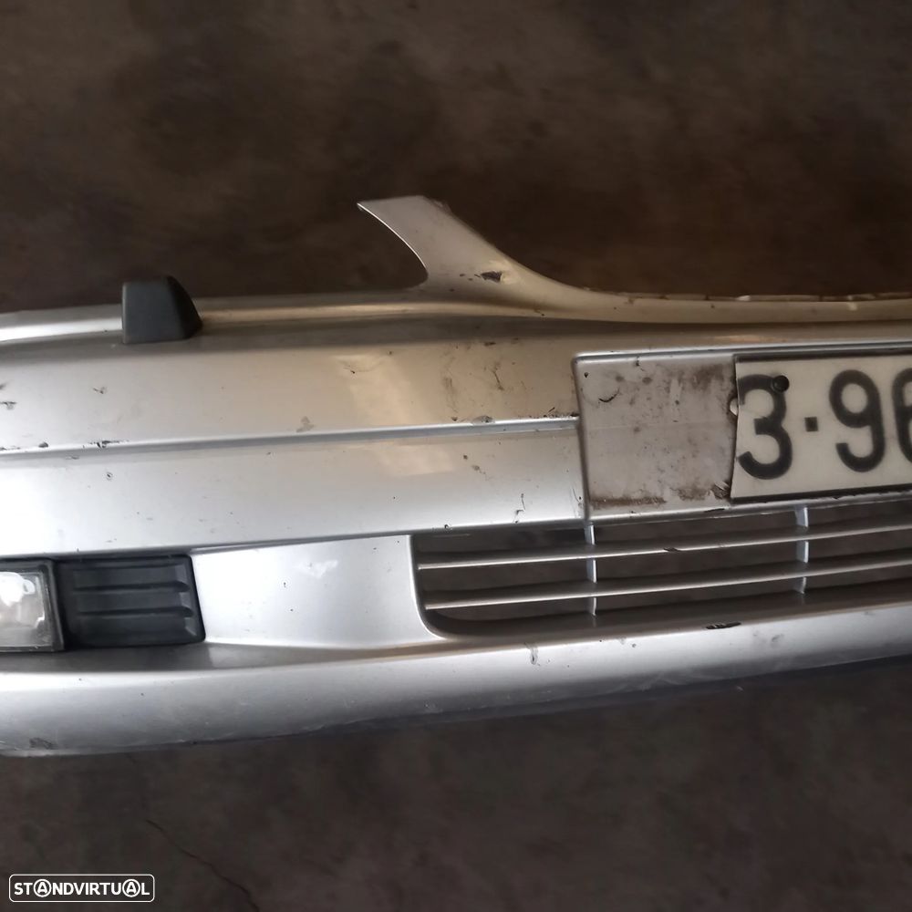 Para-choques frente Toyota Avensis t22 - 2