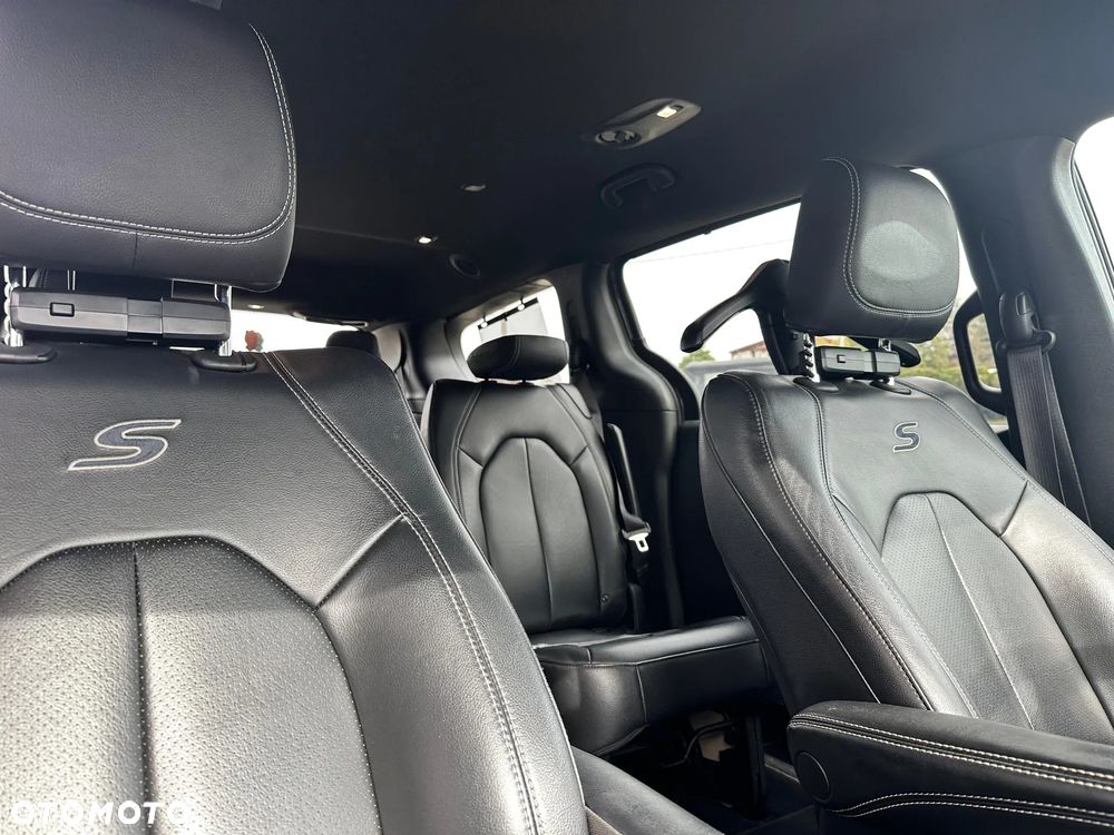 Chrysler Pacifica - 5