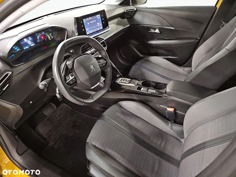 Peugeot 208 e-208 Allure - 10
